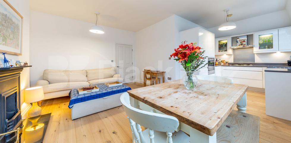 			2 Bedroom, 1 bath, 1 reception Flat			 Hillmarton Road, Caledonian Road